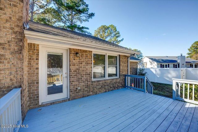 102 Pinewood Drive, New Bern, NC 28562