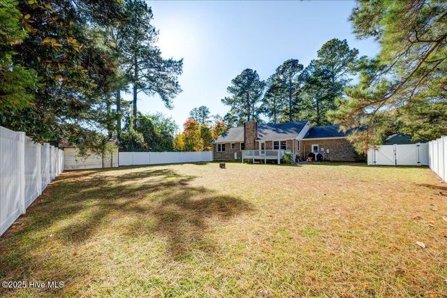 102 Pinewood Drive, New Bern, NC 28562