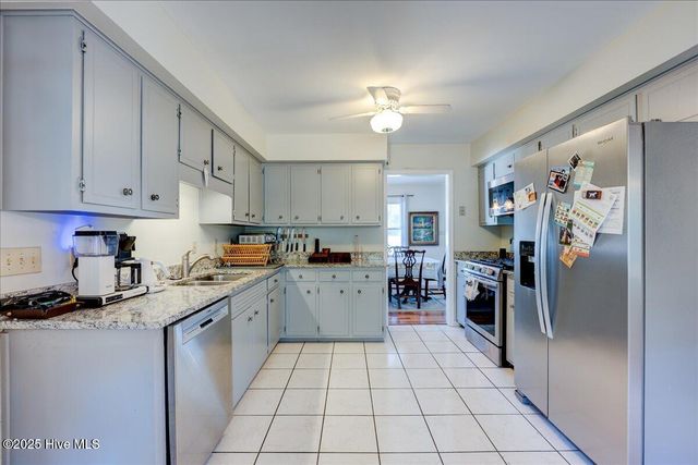 102 Pinewood Drive, New Bern, NC 28562