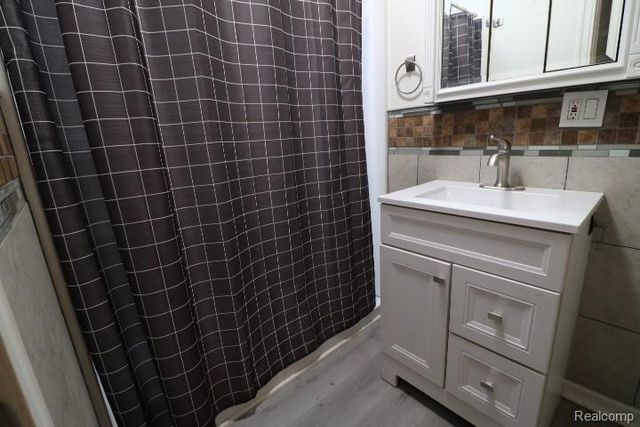4142 Coggins Avenue, Flint, MI 48506