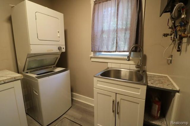4142 Coggins Avenue, Flint, MI 48506