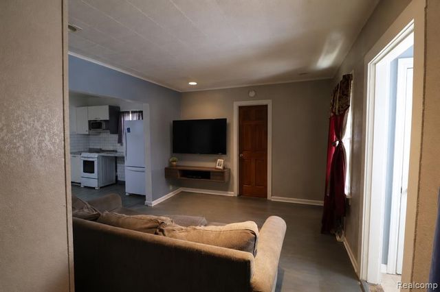 4142 Coggins Avenue, Flint, MI 48506
