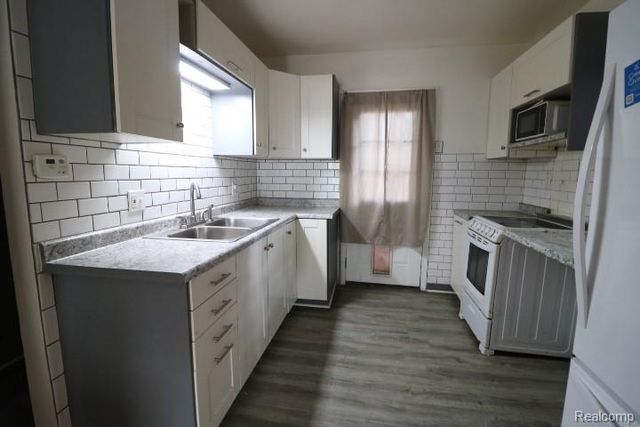 4142 Coggins Avenue, Flint, MI 48506