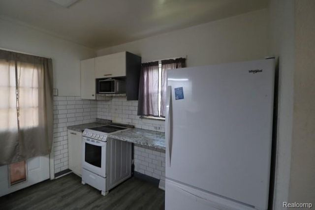 4142 Coggins Avenue, Flint, MI 48506