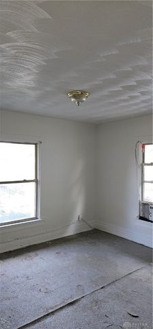 1233 Everett Drive, Dayton, OH 45402