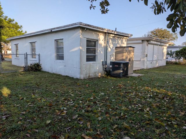 14521 Ellington Street, Miami, FL 33176