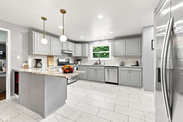 651 Spring Hills Drive, Zionsville, IN 46077