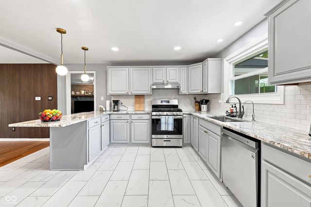 651 Spring Hills Drive, Zionsville, IN 46077