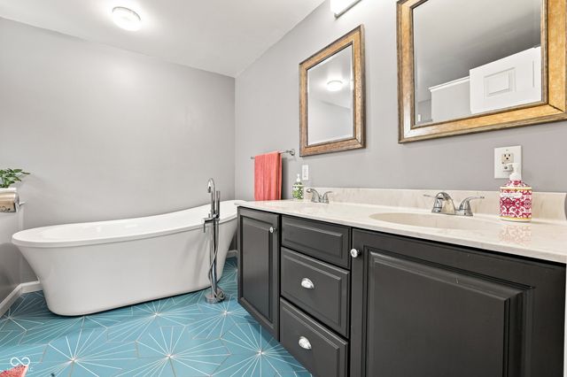 651 Spring Hills Drive, Zionsville, IN 46077