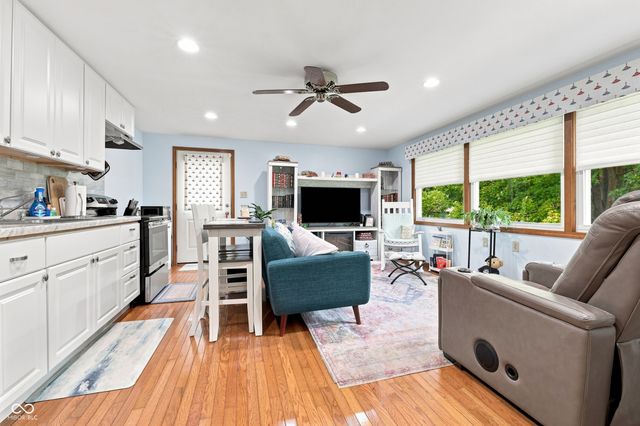 651 Spring Hills Drive, Zionsville, IN 46077