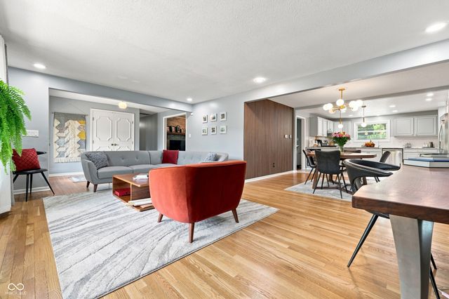 651 Spring Hills Drive, Zionsville, IN 46077