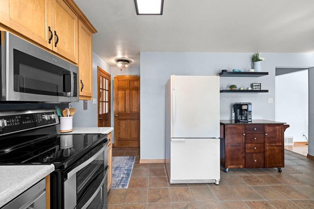 906 BLUEBIRD STREET, De Pere, WI 54115