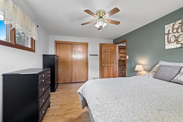 906 BLUEBIRD STREET, De Pere, WI 54115