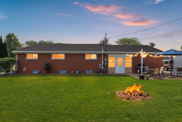 906 BLUEBIRD STREET, De Pere, WI 54115