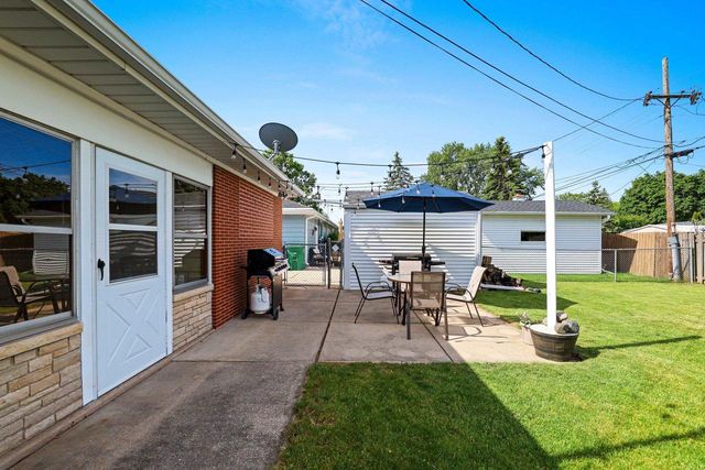 906 BLUEBIRD STREET, De Pere, WI 54115