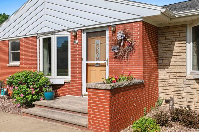 906 BLUEBIRD STREET, De Pere, WI 54115