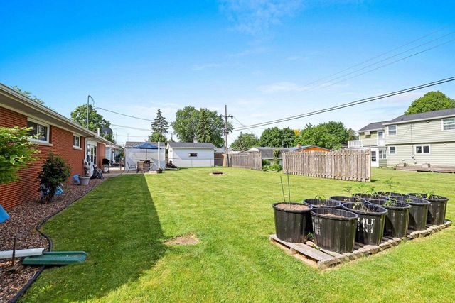 906 BLUEBIRD STREET, De Pere, WI 54115