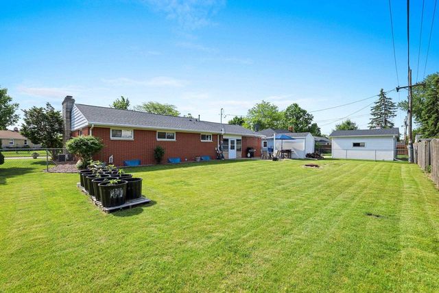 906 BLUEBIRD STREET, De Pere, WI 54115
