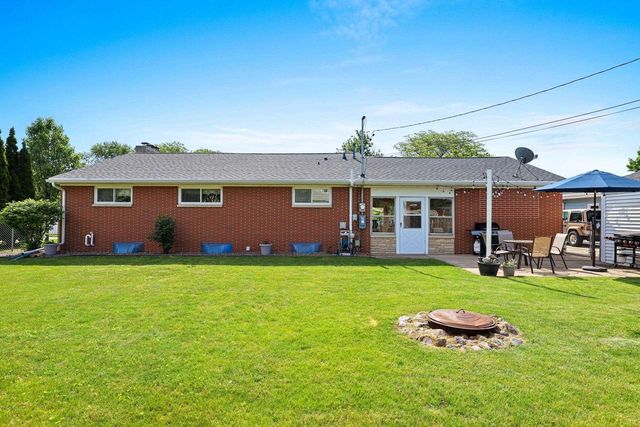 906 BLUEBIRD STREET, De Pere, WI 54115