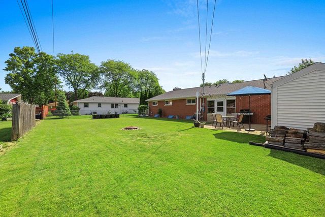 906 BLUEBIRD STREET, De Pere, WI 54115