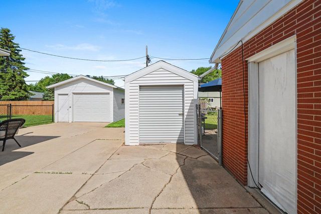 906 BLUEBIRD STREET, De Pere, WI 54115