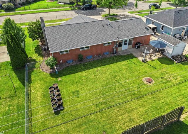 906 BLUEBIRD STREET, De Pere, WI 54115