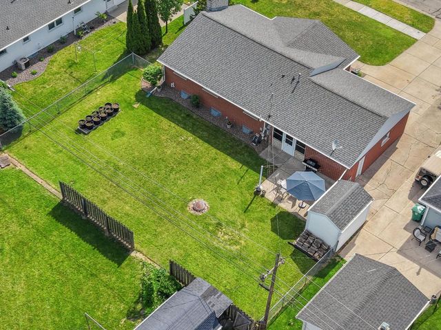 906 BLUEBIRD STREET, De Pere, WI 54115