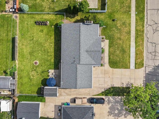 906 BLUEBIRD STREET, De Pere, WI 54115
