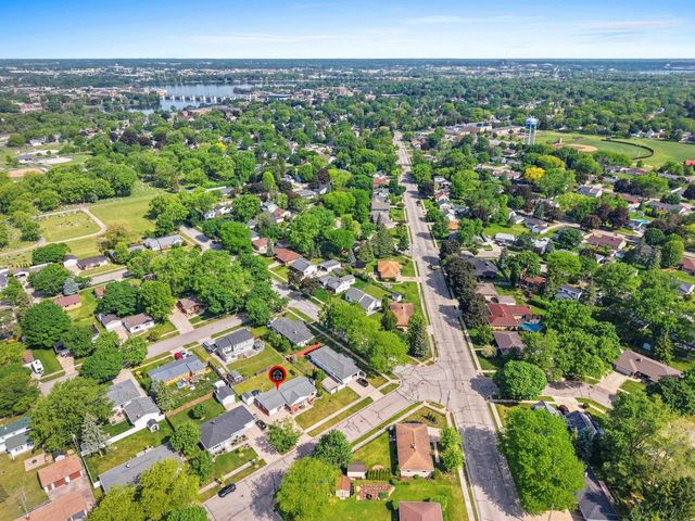 906 BLUEBIRD STREET, De Pere, WI 54115