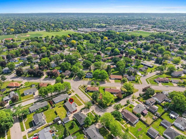 906 BLUEBIRD STREET, De Pere, WI 54115