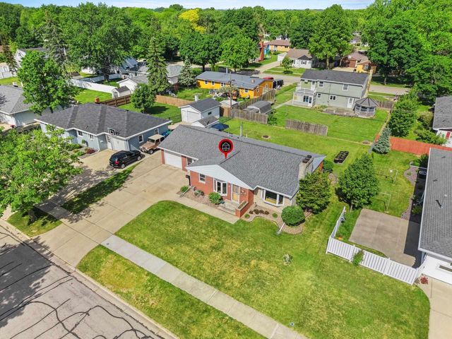 906 BLUEBIRD STREET, De Pere, WI 54115