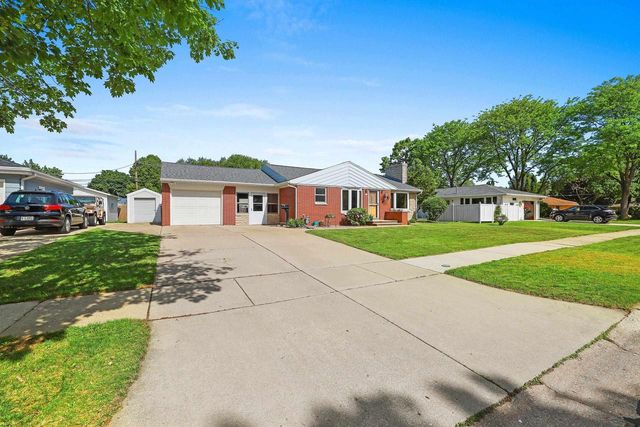 906 BLUEBIRD STREET, De Pere, WI 54115