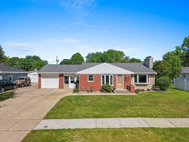 906 BLUEBIRD STREET, De Pere, WI 54115