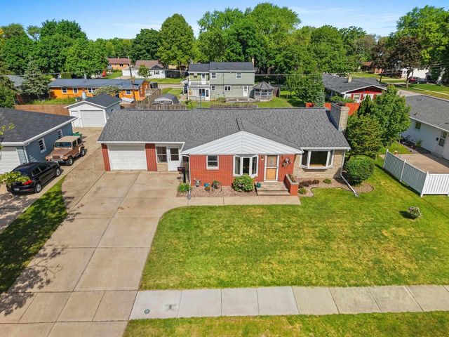 906 BLUEBIRD STREET, De Pere, WI 54115