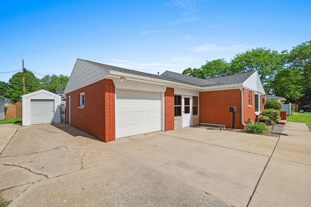 906 BLUEBIRD STREET, De Pere, WI 54115