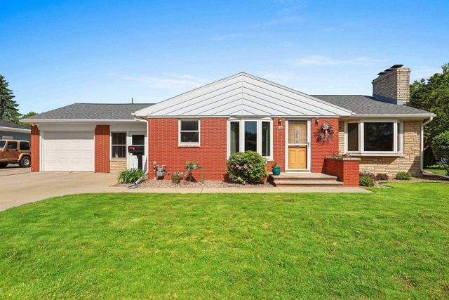 906 BLUEBIRD STREET, De Pere, WI 54115