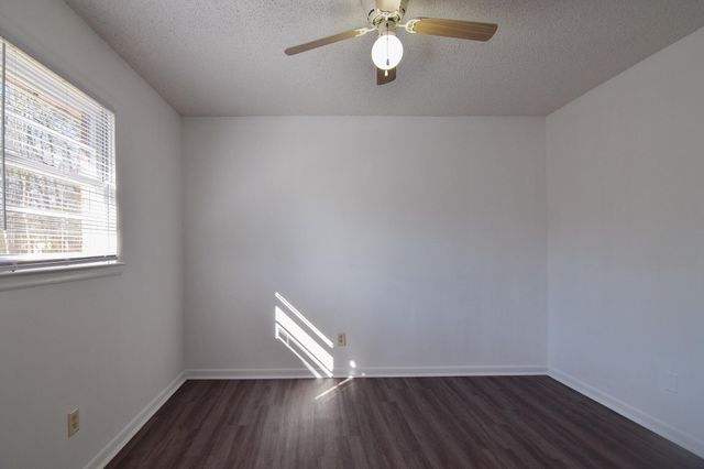 6957 S Kenwood Drive, North Charleston, SC 29406