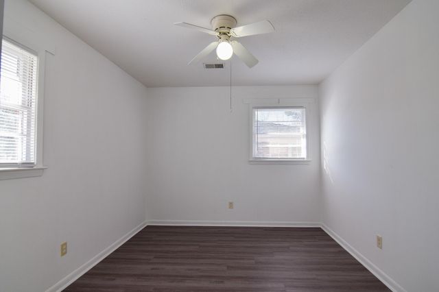 6957 S Kenwood Drive, North Charleston, SC 29406