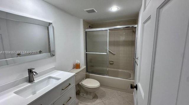 1703 Whitehall Dr 104, Davie, FL 33324