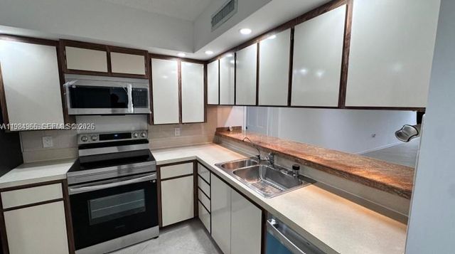 1703 Whitehall Dr 104, Davie, FL 33324