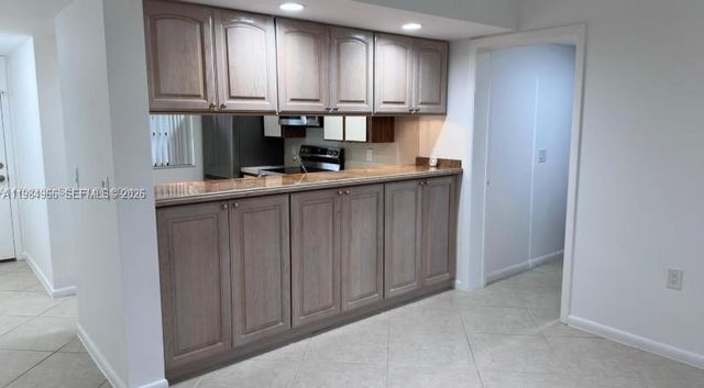 1703 Whitehall Dr 104, Davie, FL 33324