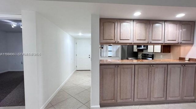 1703 Whitehall Dr 104, Davie, FL 33324