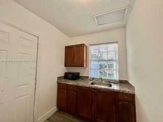 1381 NW 56th St R, Miami, FL 33142