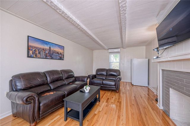423 Walnut St, Blawnox, PA 15238