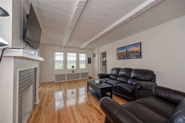 423 Walnut St, Blawnox, PA 15238