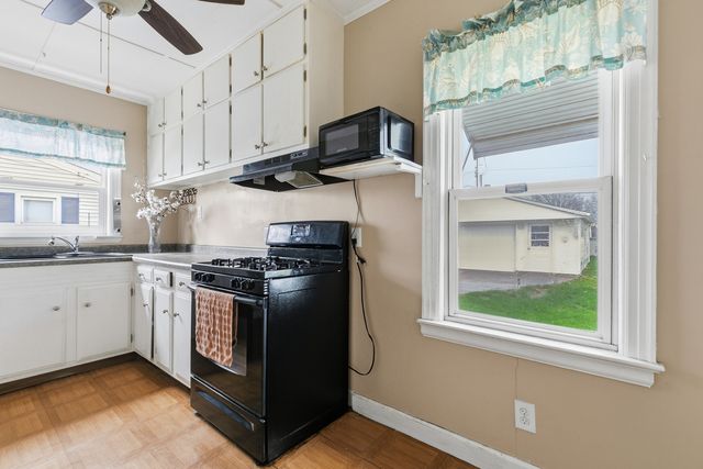 2202 46th Street, Moline, IL 61265