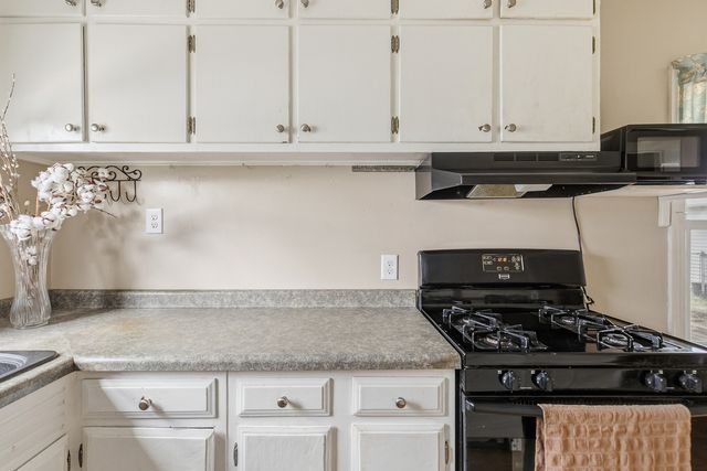 2202 46th Street, Moline, IL 61265
