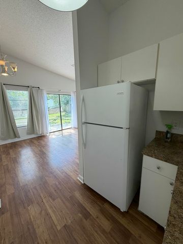 5803 SE Collins Avenue, Stuart, FL 34997