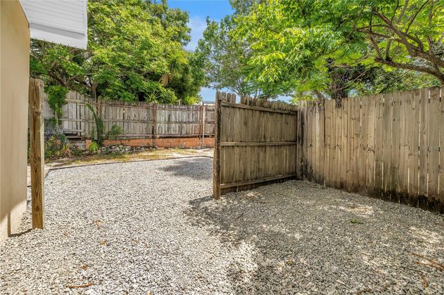 110 NE MONROE CIRCLE N 1, St Petersburg, FL 33702