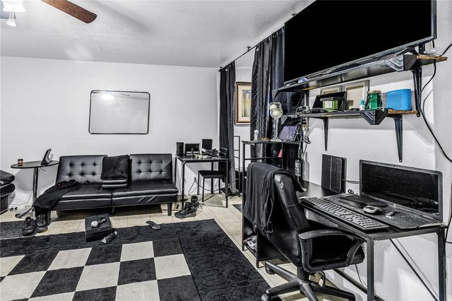 110 NE MONROE CIRCLE N 1, St Petersburg, FL 33702